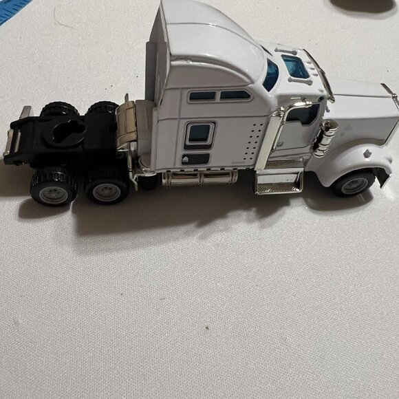 Semi Tractor Trailer Truck Cab 1/32 Diecast Metal Model Toy White - Picture 2 of 11